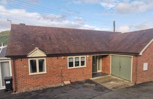 Twyngaer, a spacious 3 bedroom bungalow sleeps 5 - Photo 2