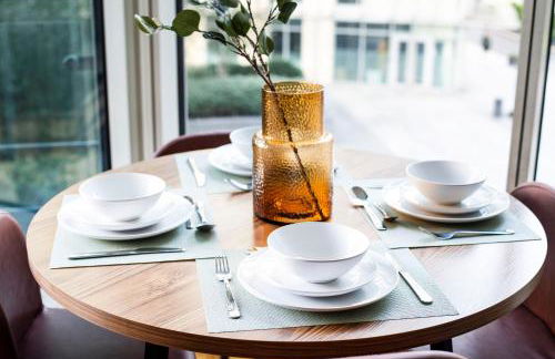 Bright Riverside 2 Bed Haven with Balcony - Modern Comfort in Battersea - Foto 30