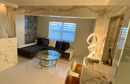 Luxurious remodeled direct Waterfront apartment with Miami skyline view- Free parking- 5min drive to Miami Beach - Foto 17