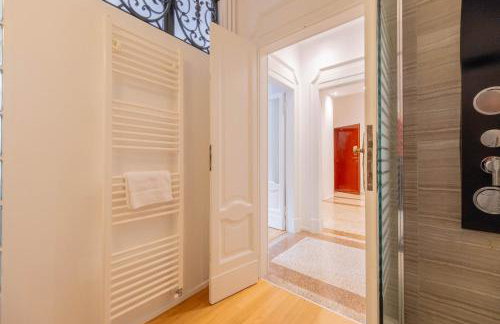 Velvet & Marble - Stylish Luxury City Center Apartment - Photo 16