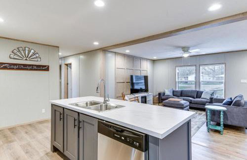 Hudson Oaks Country Creekside Home Hot Tub and Deck - Photo 6