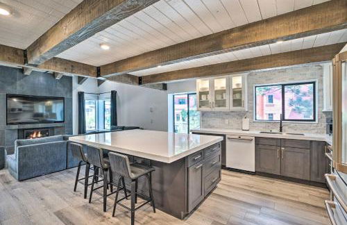 Luxe Mountain Home in Village, Steps to Gondola! - Foto 11