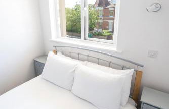 Sea Road Apartments - Photo 9