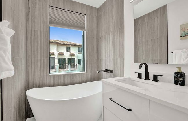 4BR w htd Pool Walk to Las Olas 5mins to Beach - Foto 20