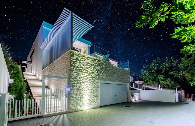 Luxury Villa Luna with Swimming Pool - Photo 1