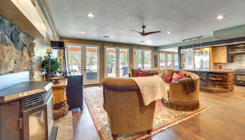 Lakefront Afton Home with Hot Tub and Game Room! - Foto 2