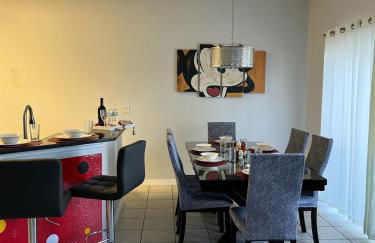 Lakefront Retreat 4BR-3BA Pool Home Near Disney - Foto 12