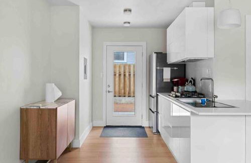 Superb location steps to DT and UT - Foto 4