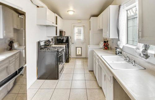 Work, Play and Relax Home with Yard in Lancaster! - Foto 8