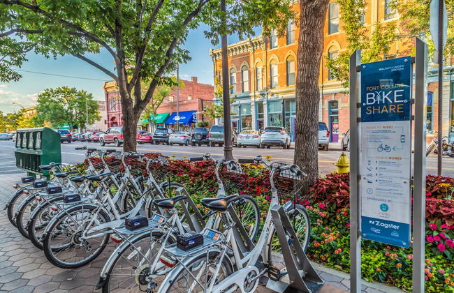 Elegant Loft-style Retreat in Old Firehouse Alley - Foto 18