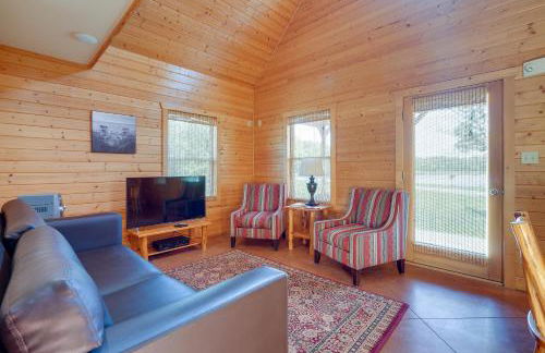 Cozy Columbia Cabin with Shared Lake Dock! - Foto 5