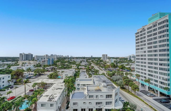 Elegant Beachfront Condo: Your Perfect Getaway! - Photo 23