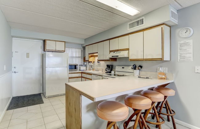 Convenience Direct Oceanfront Condo with Private Balcony by RedAwning - Photo 16