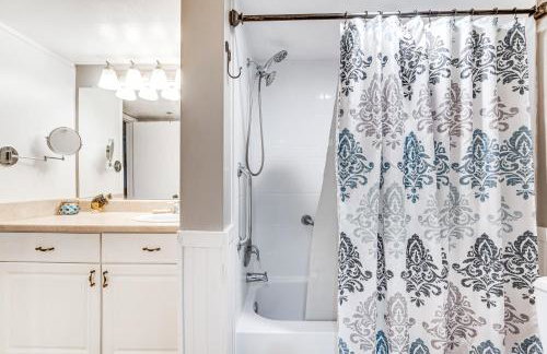 Gulf-View Condo with Beach Access and Patio in Hudson - Foto 12