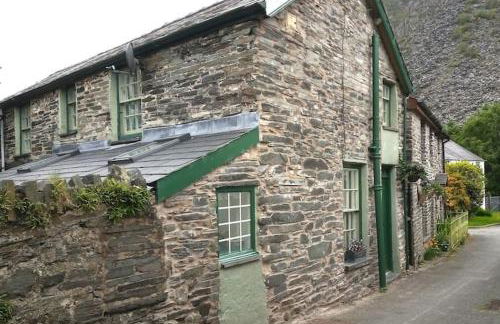 Ty Hen - Quirky Grade II Listed Cottage - Foto 1