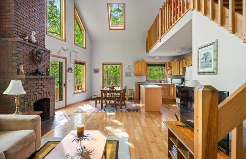 The Tipsy Moose, Ayuh Lakeside Lodge - Photo 12