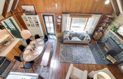 Family Pocono Gem by the lake with private sauna, hot tub, and huge game room - Foto 18