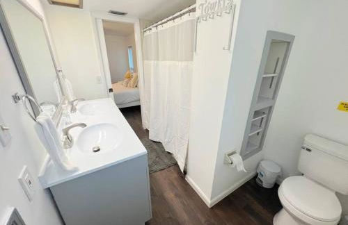 Dream Vacation Home w Heated Pool Close to Beaches Clearwater St Pete Quiet with Big Backyard - Foto 33