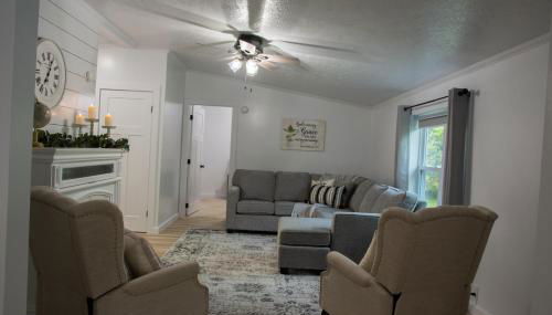 Maple Retreat with Big Pool - Photo 4