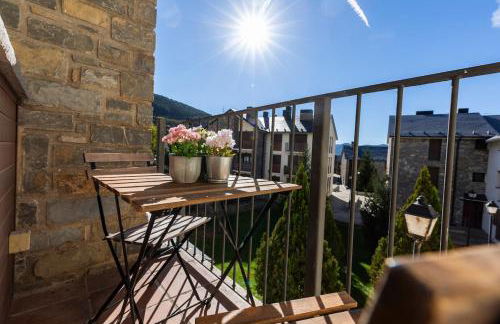 El Nido del Pirineo Estilo y Calidez en Villanúa - Foto 29