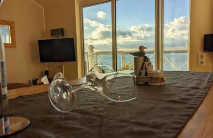 Strandkoje in erster Reihe mit traumhaftem Blick auf die Kieler Förde - Foto 1