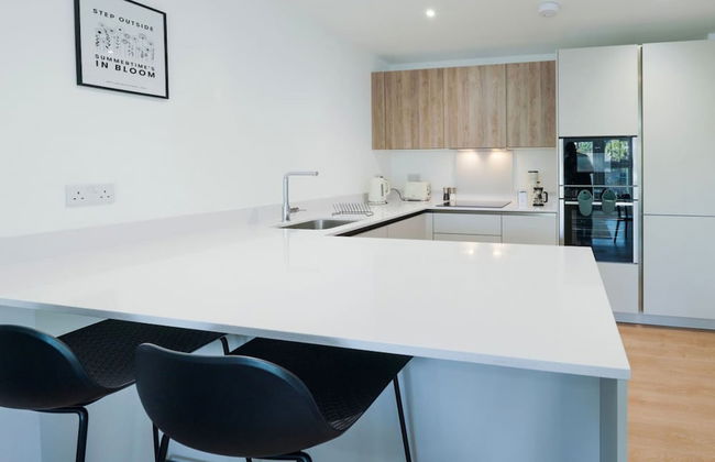 Luxury Manchester Apartment - Yellow - Photo 8