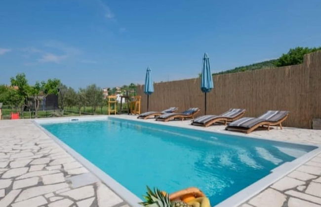 Adorable Holiday Home With Swimming Pool - Foto 12