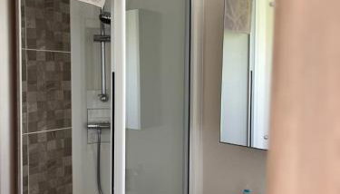 2 bed, 2 bath with decking overlooking the fishing lake at Sand Le Mere - Foto 5