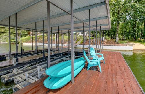 Waterfront Royal Home with Dock and Patio! - Foto 30