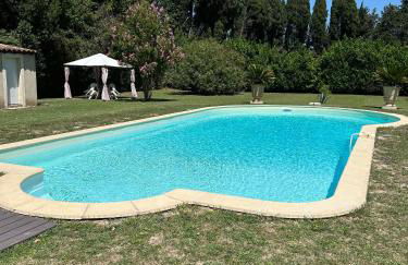Studio tout confort avec terrasse et piscine, idéal pour un séjour relax - Foto 1