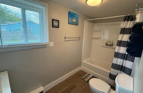 Oakland Beach Cottage - Sleeps up to 4 - Photo 18