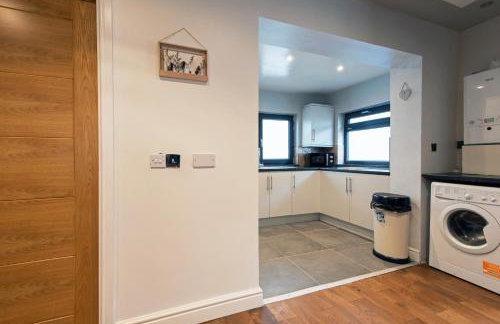 Spacious Cottage 3 Bedrooms with Free Private Parking in a Central Location - Foto 10