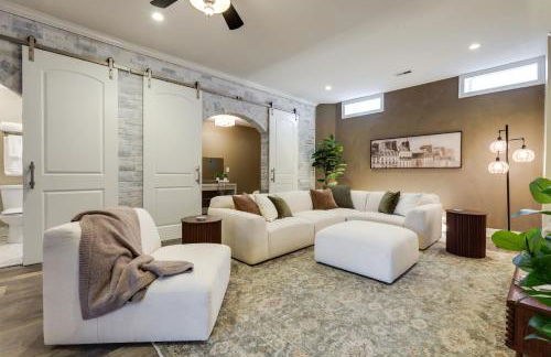 Walk to OTR! Hot Tub and Movie Room at Cincy Condo - Foto 1