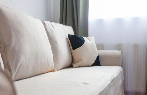 Bright 2BR flat off trendy Chiswick High Road - Photo 12