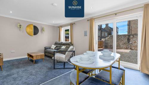 L2 - INVOICE and REDUCED PRICE only via SUNRISE SHORT LETS DUNDEE, Stunning 4 Bed House with 6 Beds and 3 bathrooms, TVs in each room, Free Parking, Fully Equipped, Local Amenities, Easy Ring Road Access, Special Rates and ONLY 9 Mins to STANNERGATE Ports - Foto 3