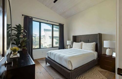 Luxe 3BR Lake Escape - BBQ Firepit & Pickleball - Foto 23