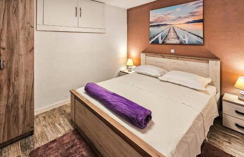 Cozy Home In Postira With Wifi - Photo 27