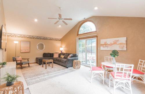 Serene single story, Grill, Fire Pit, fenced yard and Pet friendly stay - Foto 20
