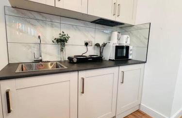 Cosy Self-Contained Studio Near QE Hospital in Harborne - R4 - Photo 9