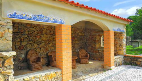 Charming House with Shared Pool in Porto de Mós. - Photo 4, Garden
