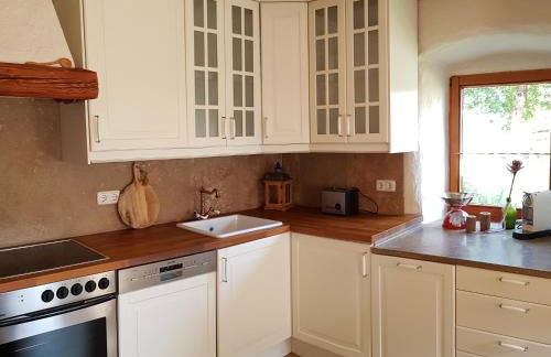 Kleines Häuschen im Grünen - Foto 1