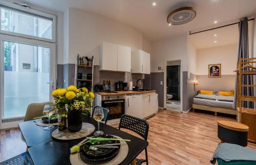 Cozy Retro Chic with Patio and Self Check-in - Foto 6