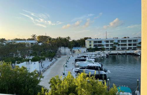 LIC Mgr - LUXURIOUS 2 BED 3 BATH PENTHOUSE SUITE - PANORAMIC OCEAN VIEWS! INDOOR PICKLEBALL - SPEAKEASY! - Foto 27