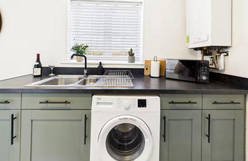 2 Bed Home Port Talbot - Perfect For Contractors & Families - Photo 4