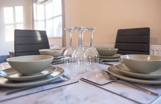 Apt - Sleeps 6 - Pets Ok - Parking - Photo 10