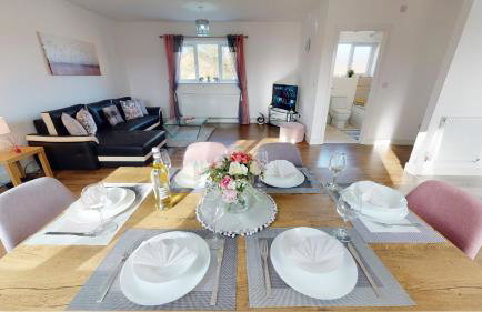 Beautiful & Spacious with 2 Free Parking Spaces - SRK Accommodation - Photo 25