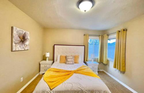 Stunning Panoramic Waterfront Pool Home Escape - Foto 8