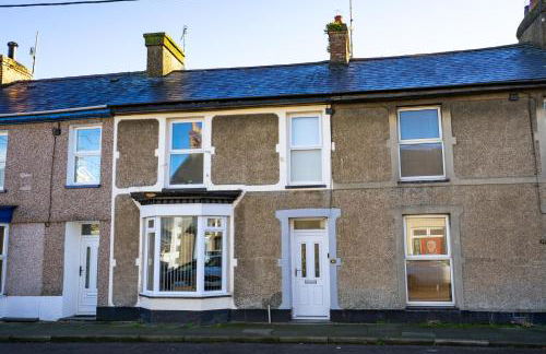 Newly-renovated, mid-terrace cottage in Porthmadog - Photo 4