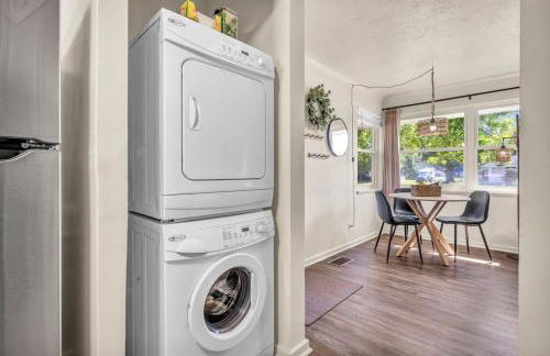 Fenced & Pet-Friendly! Modern 2BR Retreat! CLE-BW - Foto 9