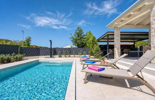 Villa Aria with heated Pool and Whirlpool - Happy Rentals - Foto 35